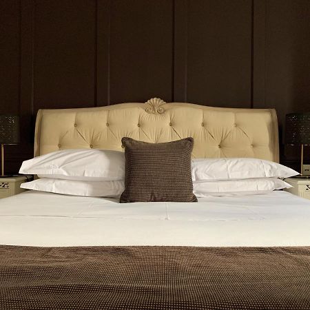 The Bell Inn Hotel Horndon-on-the-Hill Екстер'єр фото