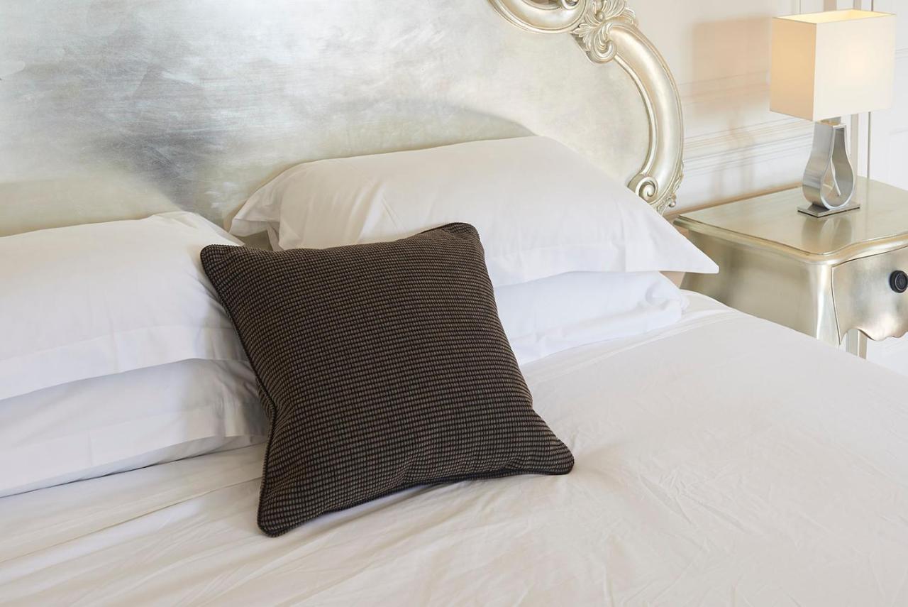The Bell Inn Hotel Horndon-on-the-Hill Екстер'єр фото