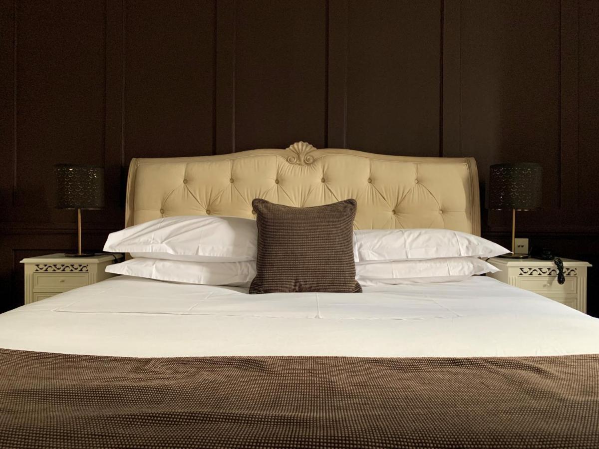 The Bell Inn Hotel Horndon-on-the-Hill Екстер'єр фото