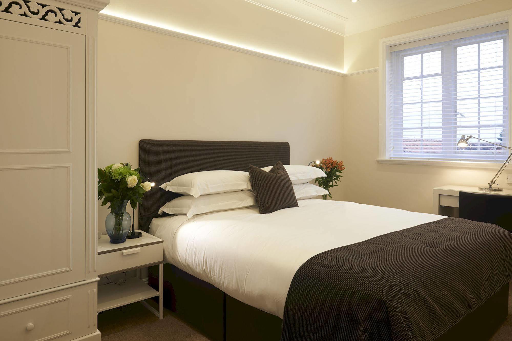 The Bell Inn Hotel Horndon-on-the-Hill Екстер'єр фото