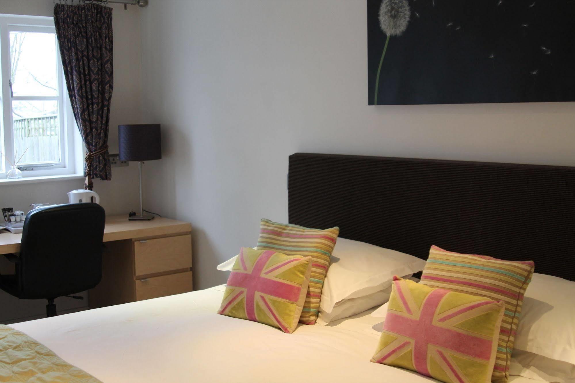 The Bell Inn Hotel Horndon-on-the-Hill Екстер'єр фото