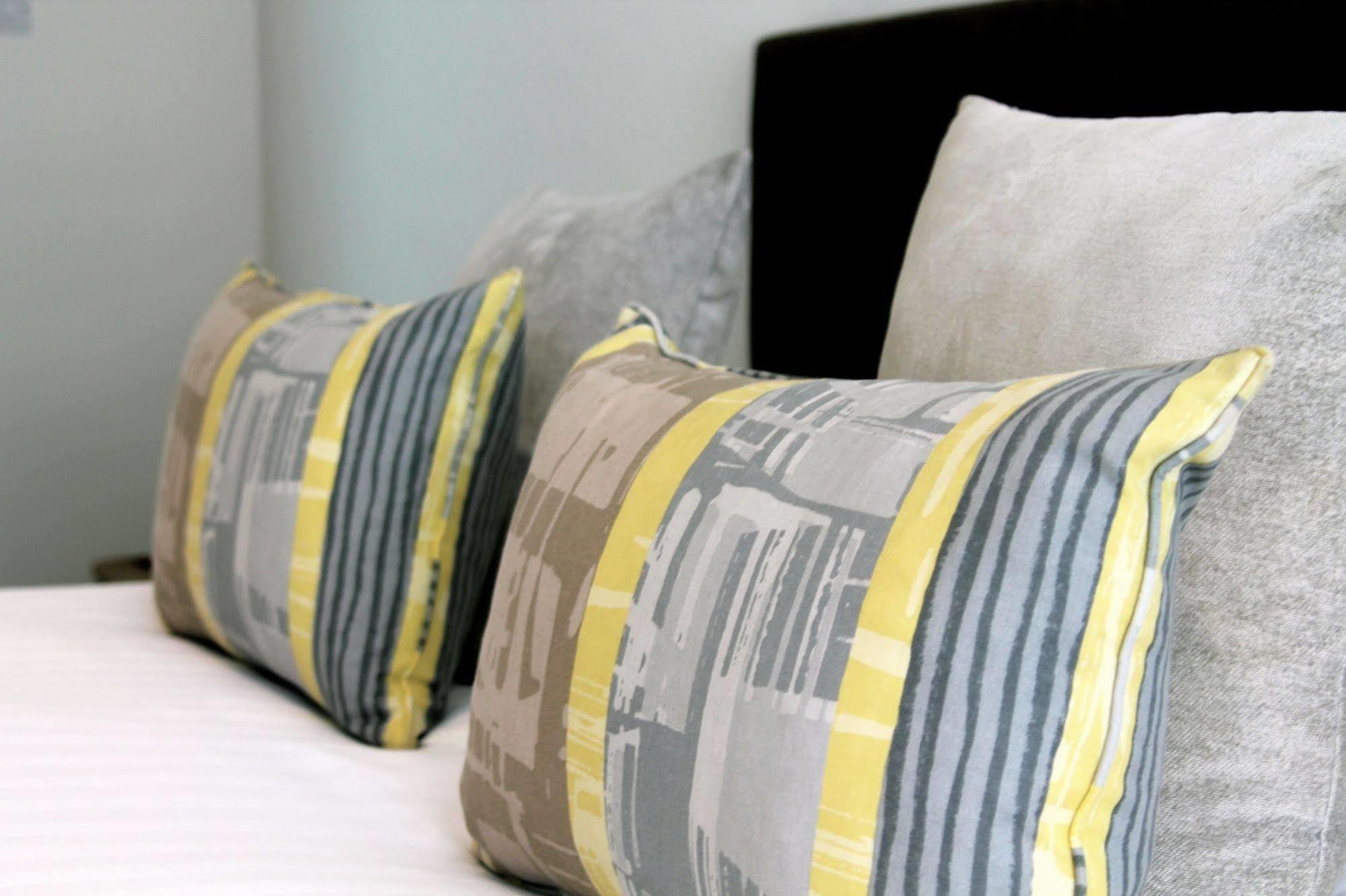 The Bell Inn Hotel Horndon-on-the-Hill Екстер'єр фото